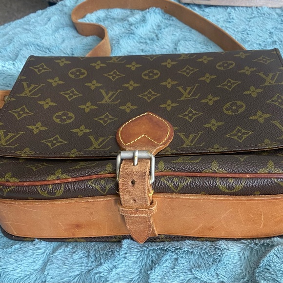 Authentic Louis Vuitton Cartouchiere Crossbody - Picture 3 of 10